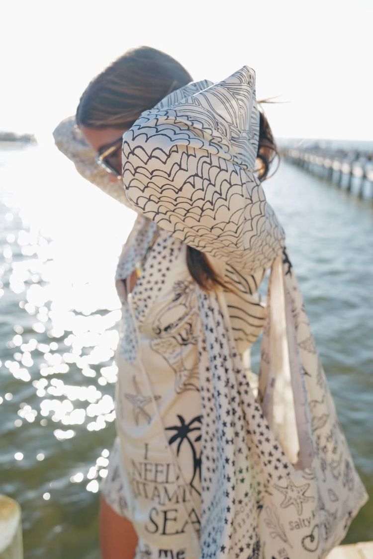 Sea Print Shirt and Shorts Set – Relaxed and Creative Style