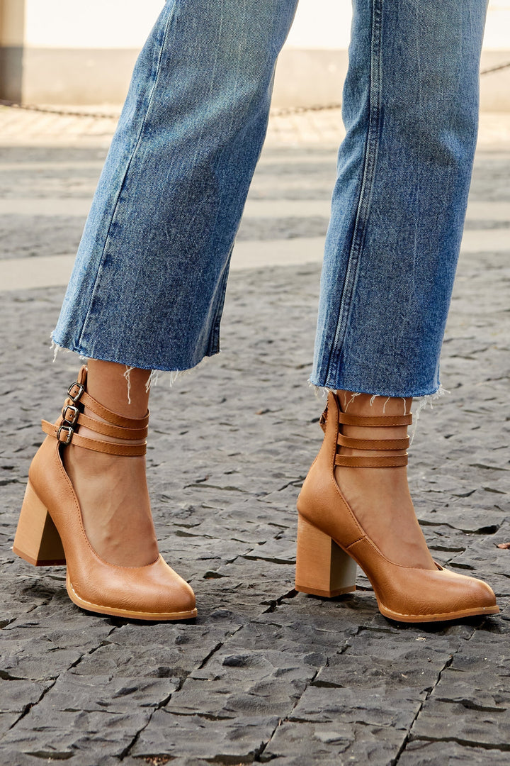 Caa | Smooth Sandals with Ankle Straps and Wedge Heel