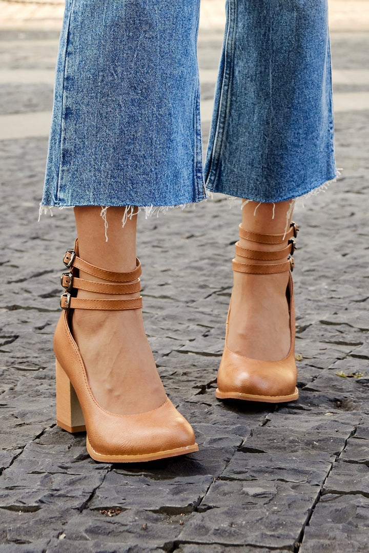 Caa | Smooth Sandals with Ankle Straps and Wedge Heel
