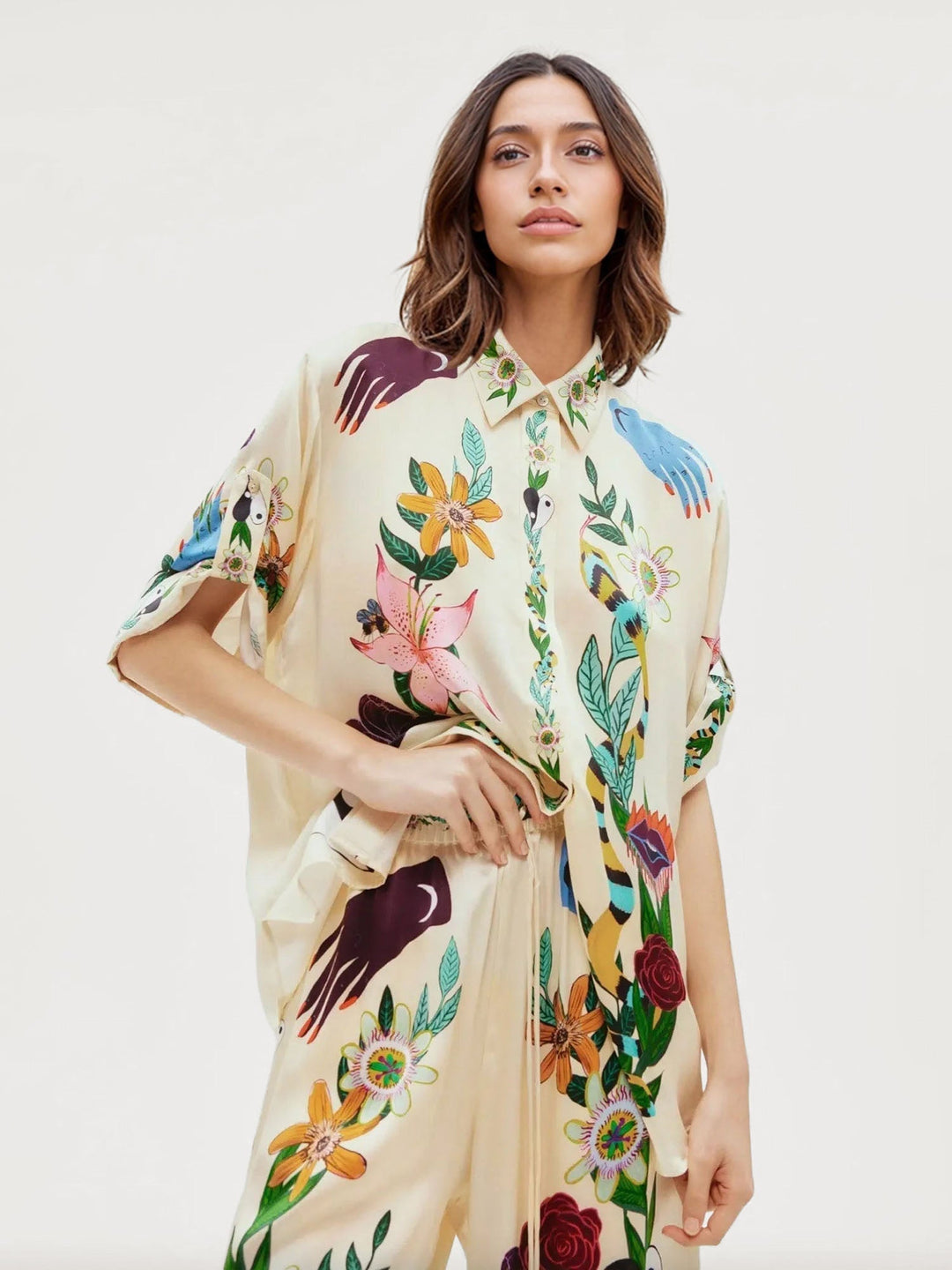 Satin Finish Set with Sophisticated Print – Oversized Shirt and Coordinated Pants