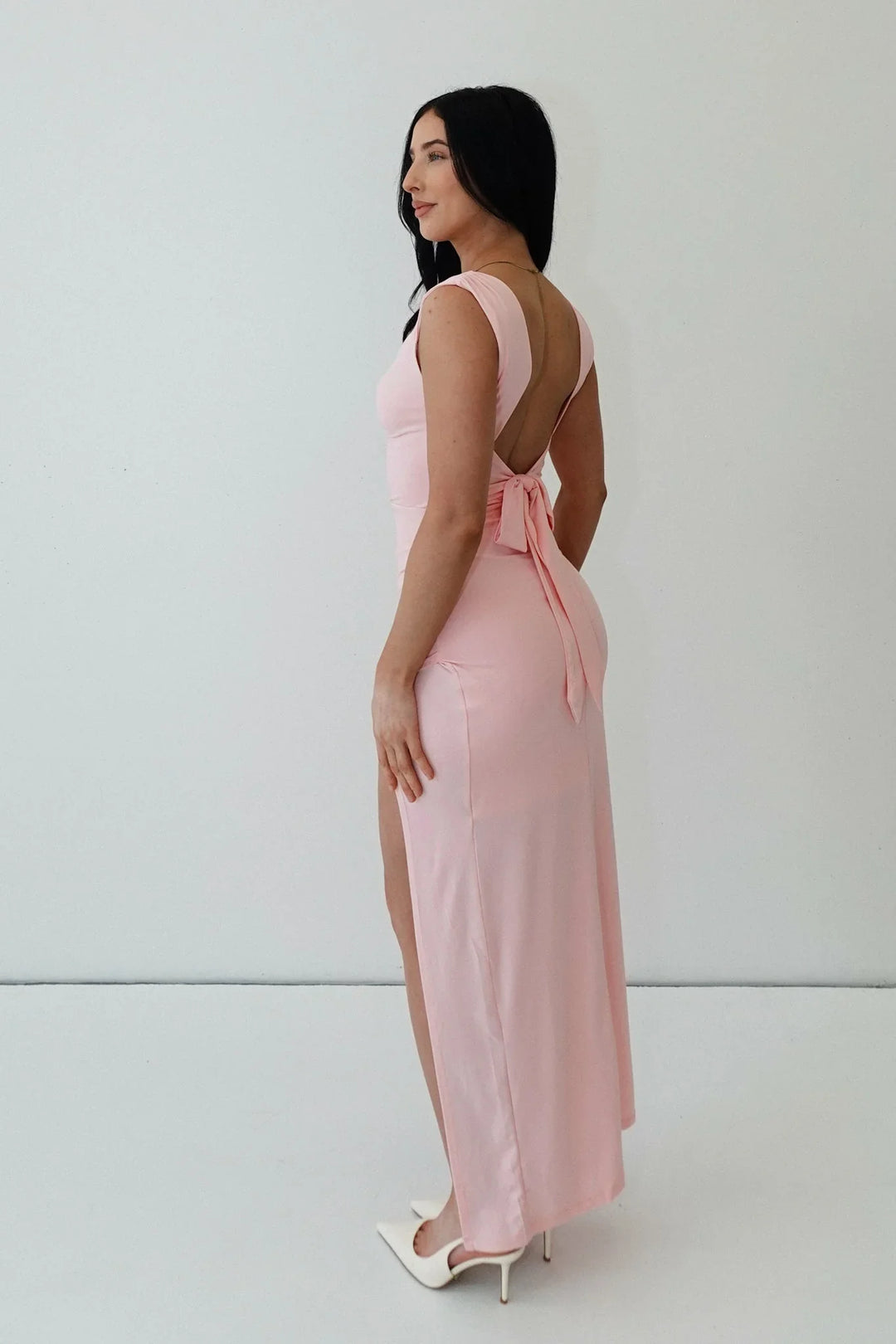 Pink tight-fitting dress with a slit and ruching