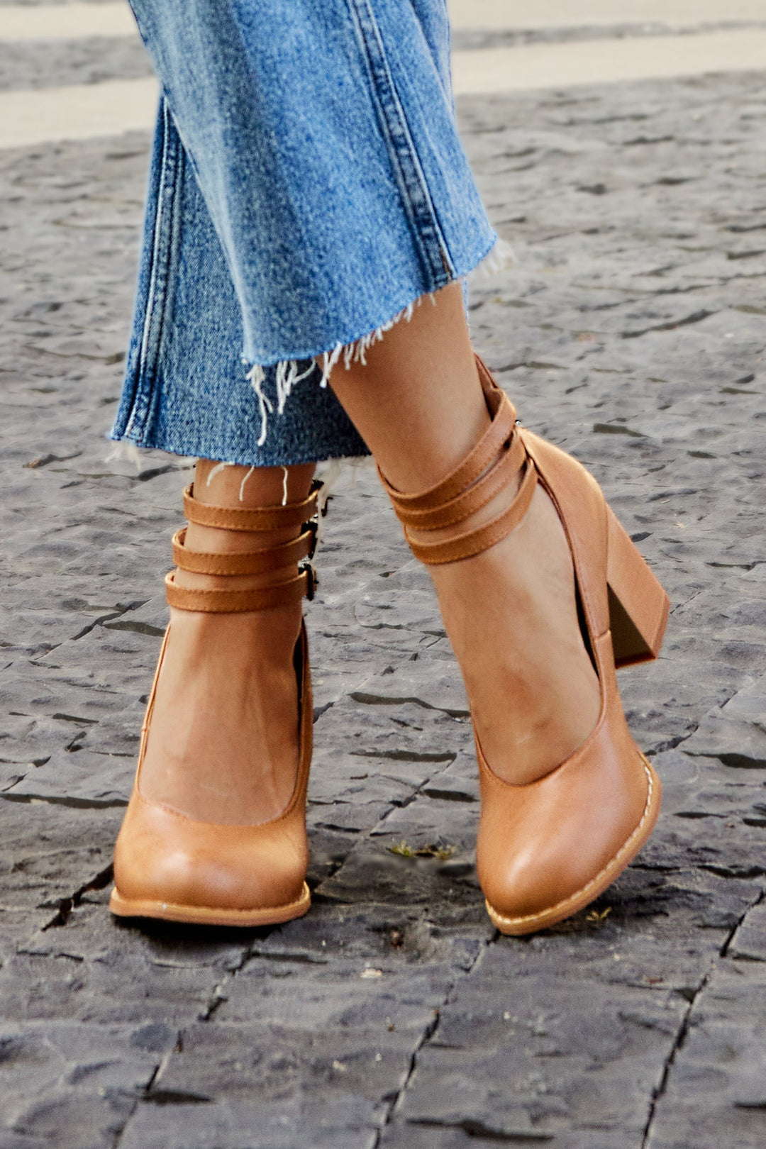 Caa | Smooth Sandals with Ankle Straps and Wedge Heel