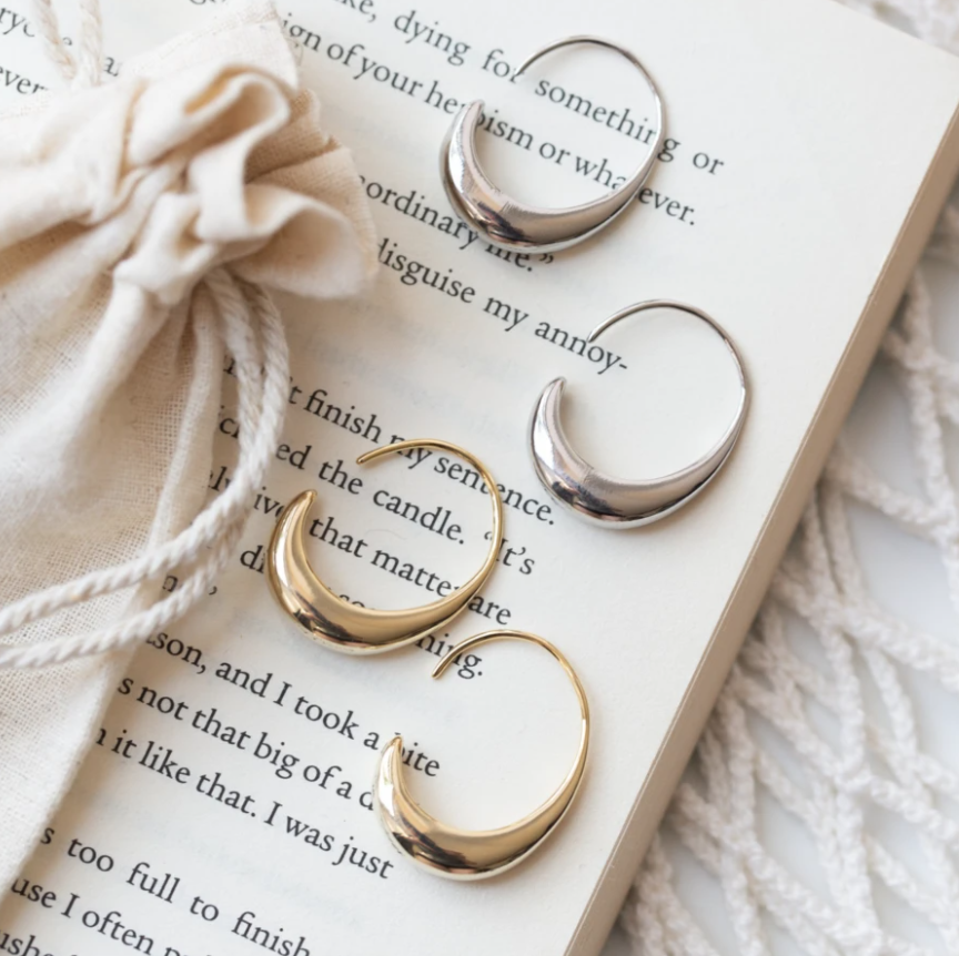 Luxury earrings made of gold and silver