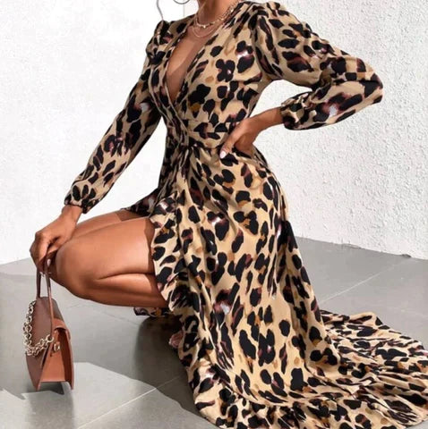 Lisandra | Elegant dress with V-neck